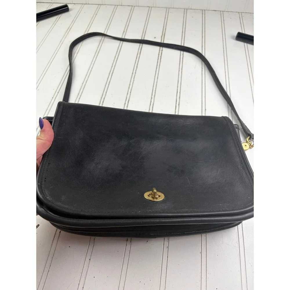 Coach Vintage Y2K Convertible Clutch Leather Turnlock Crossbody Bag Purse